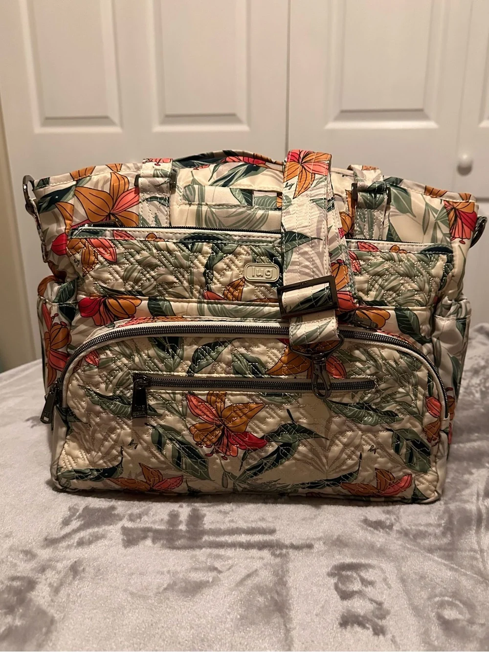 Lug Windjammer Tote in Lily Sand NWOT Excellent Condition